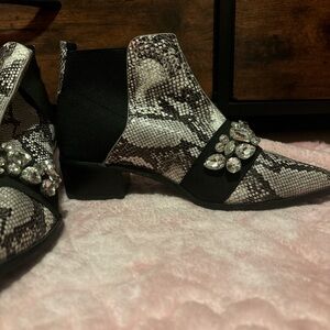 Chic Snakeskin Ankle Boots with Crystal Accents #osos